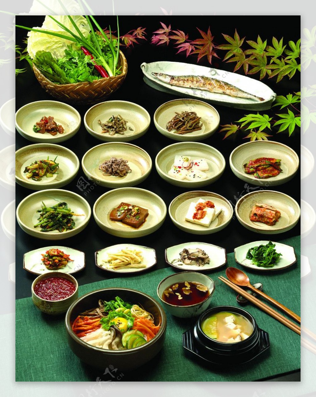韩式拌饭酱汤小菜图片