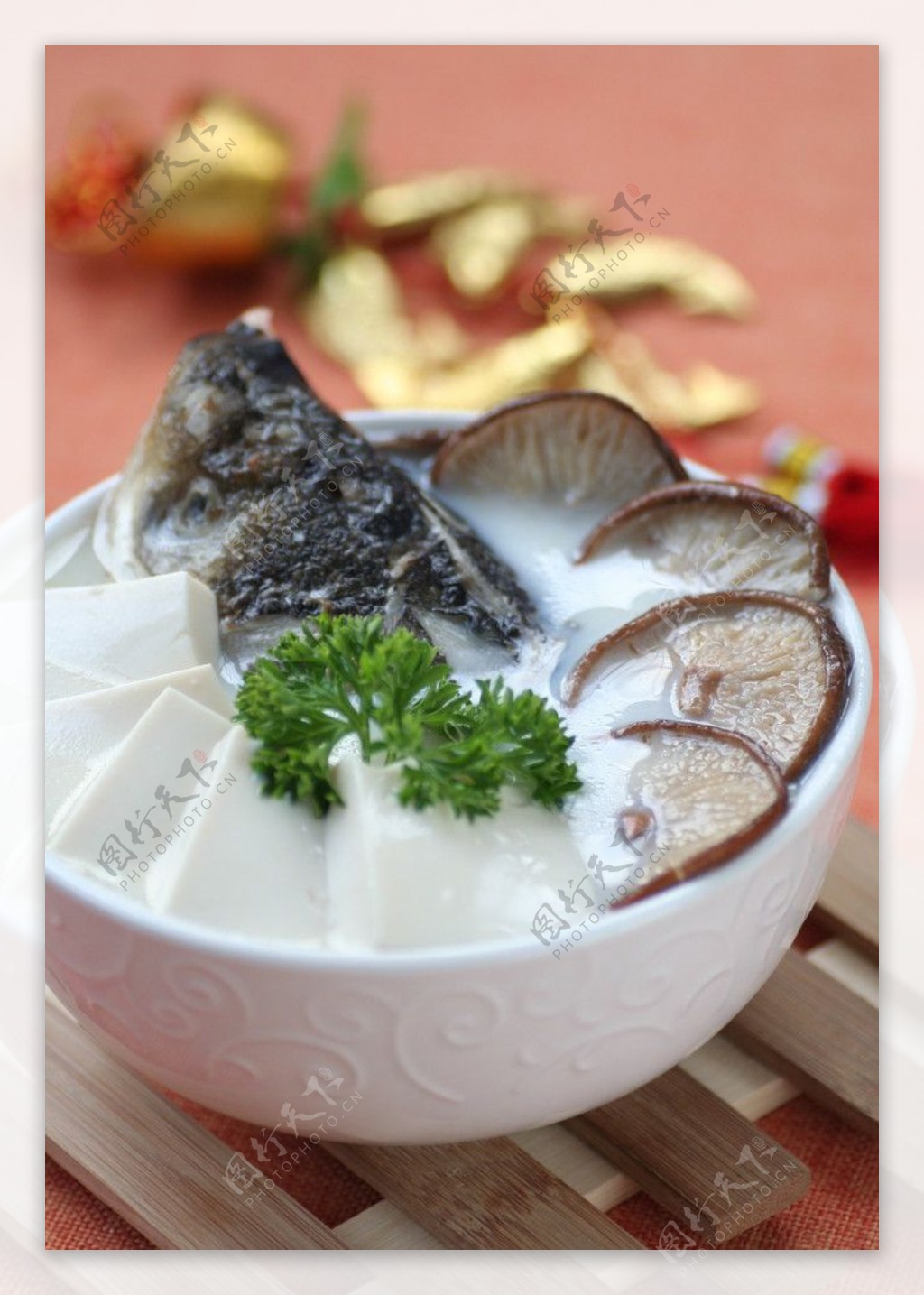 豆腐香菇炖鱼头图片