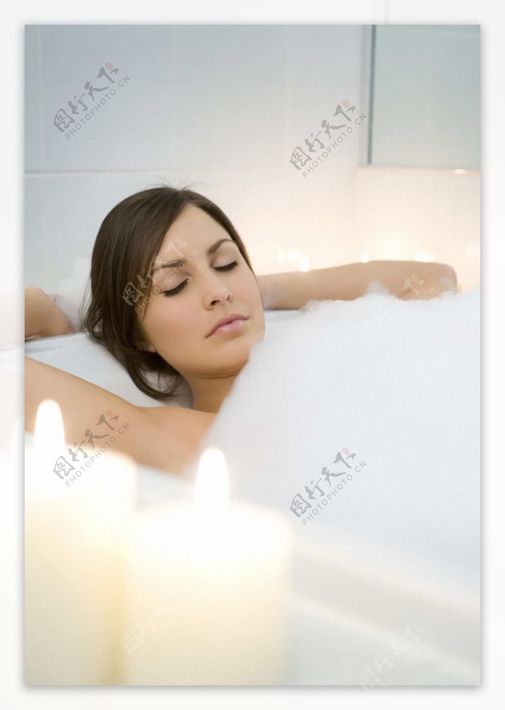 沐浴的女人图片