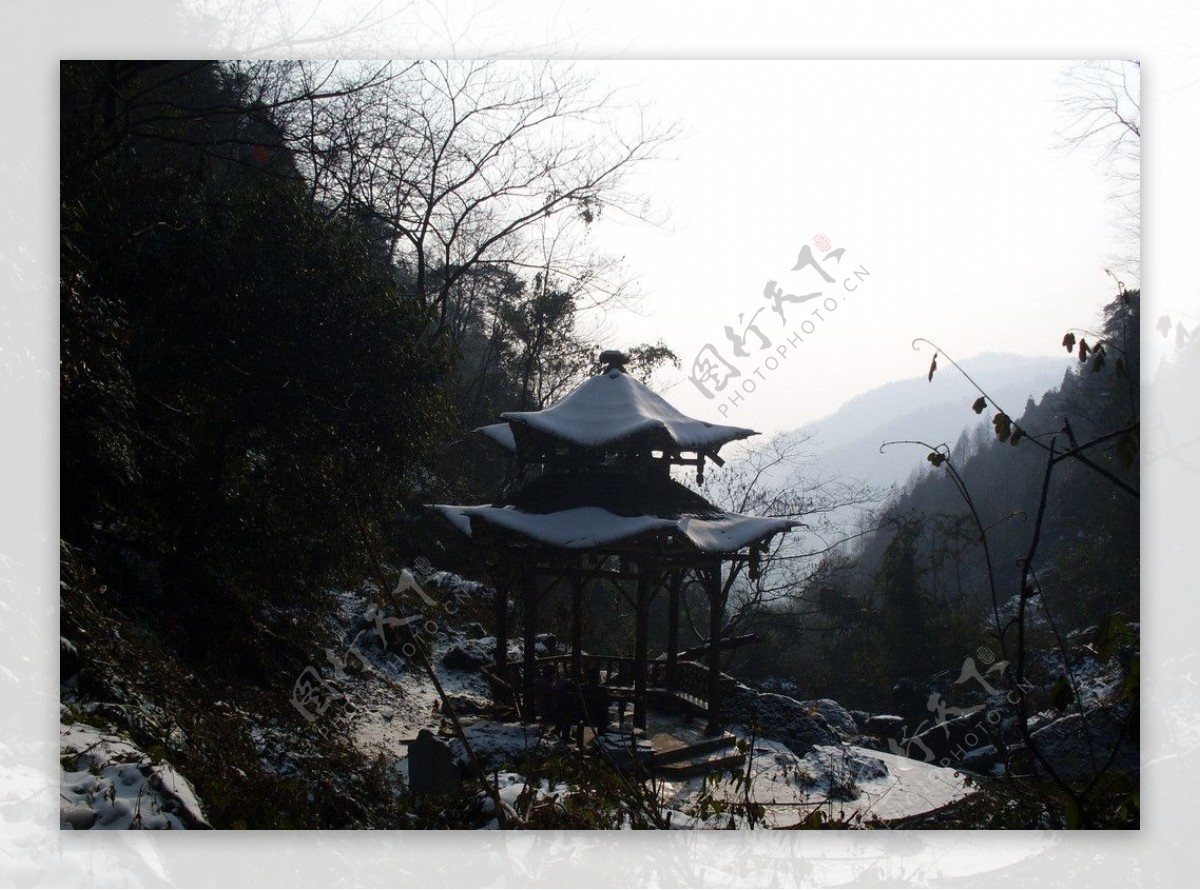 雪中青城山图片