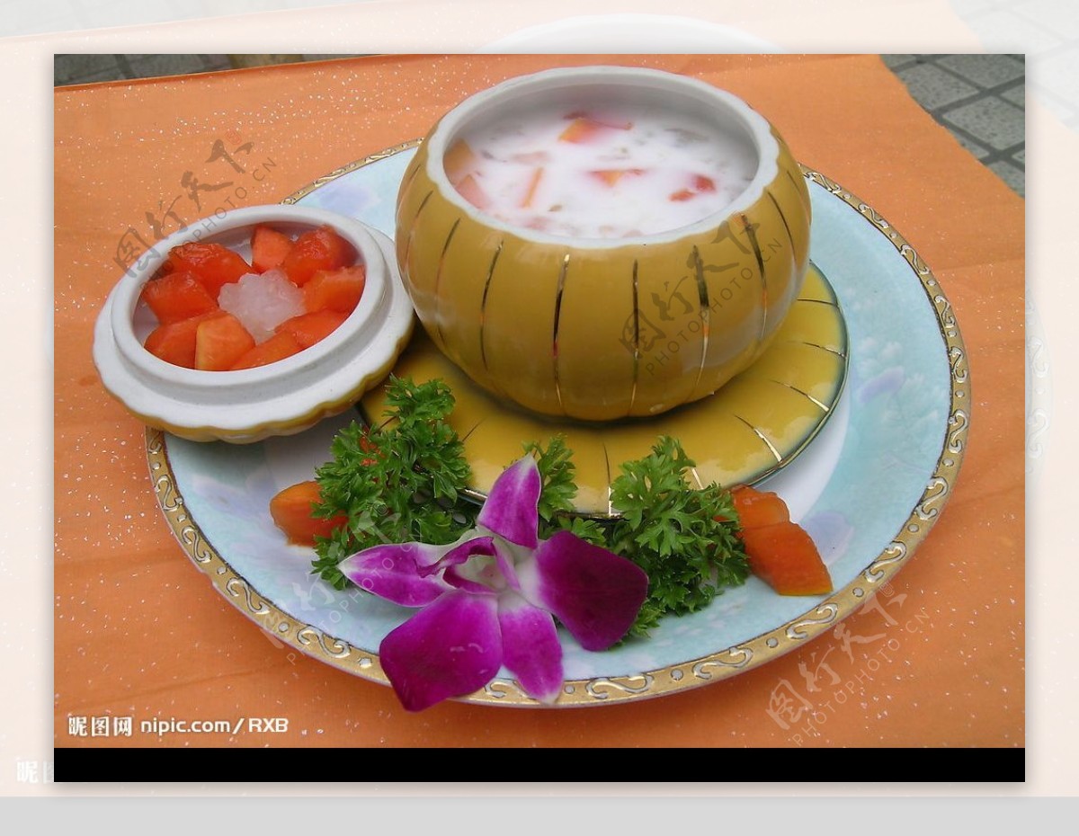 椰汁木瓜炖雪蛤图片