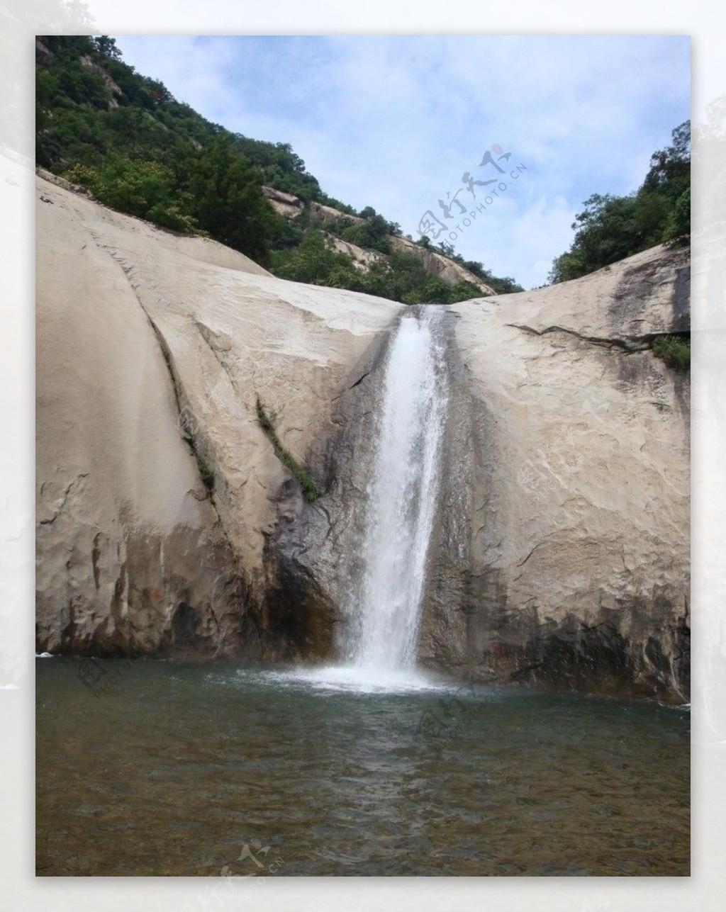 龙潭沟美景之天池图片