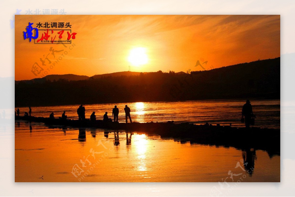 黄昏下的汉江河图片