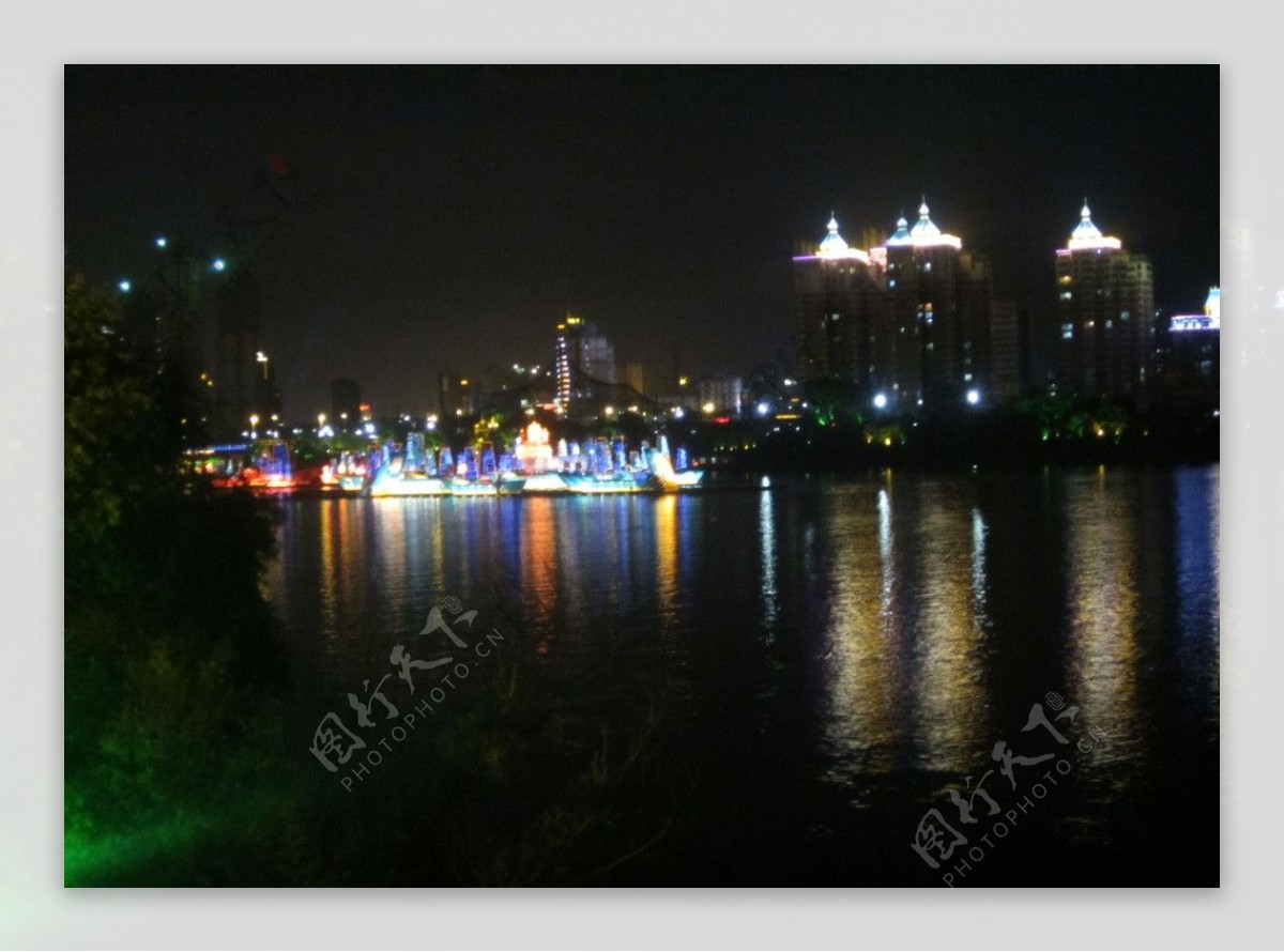 吉林夜晚江水图片