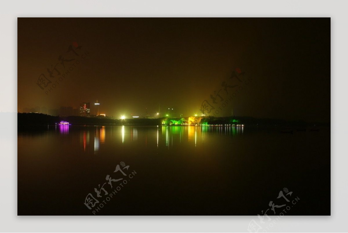 东湖夜景图片