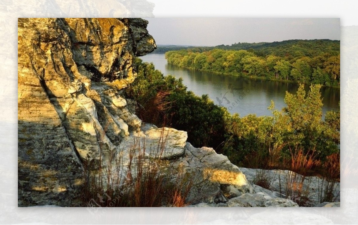 山谷石岩湖图片