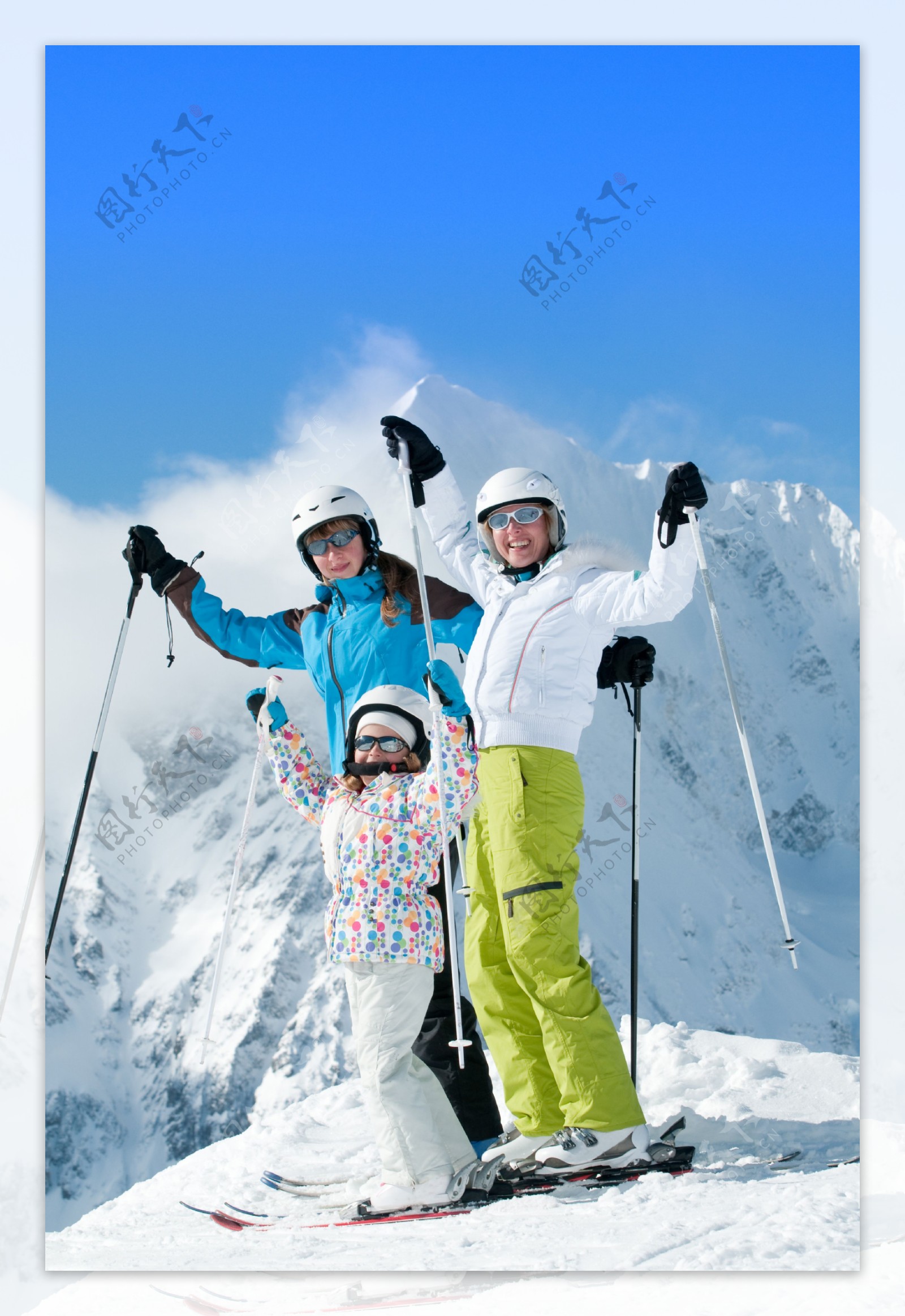 滑雪场幸福母女图片