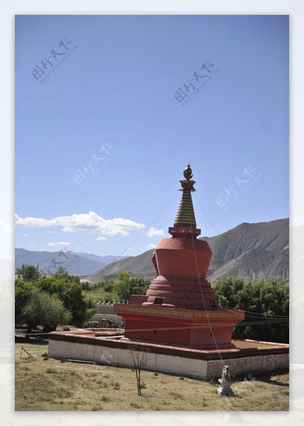 西藏红色佛塔图片
