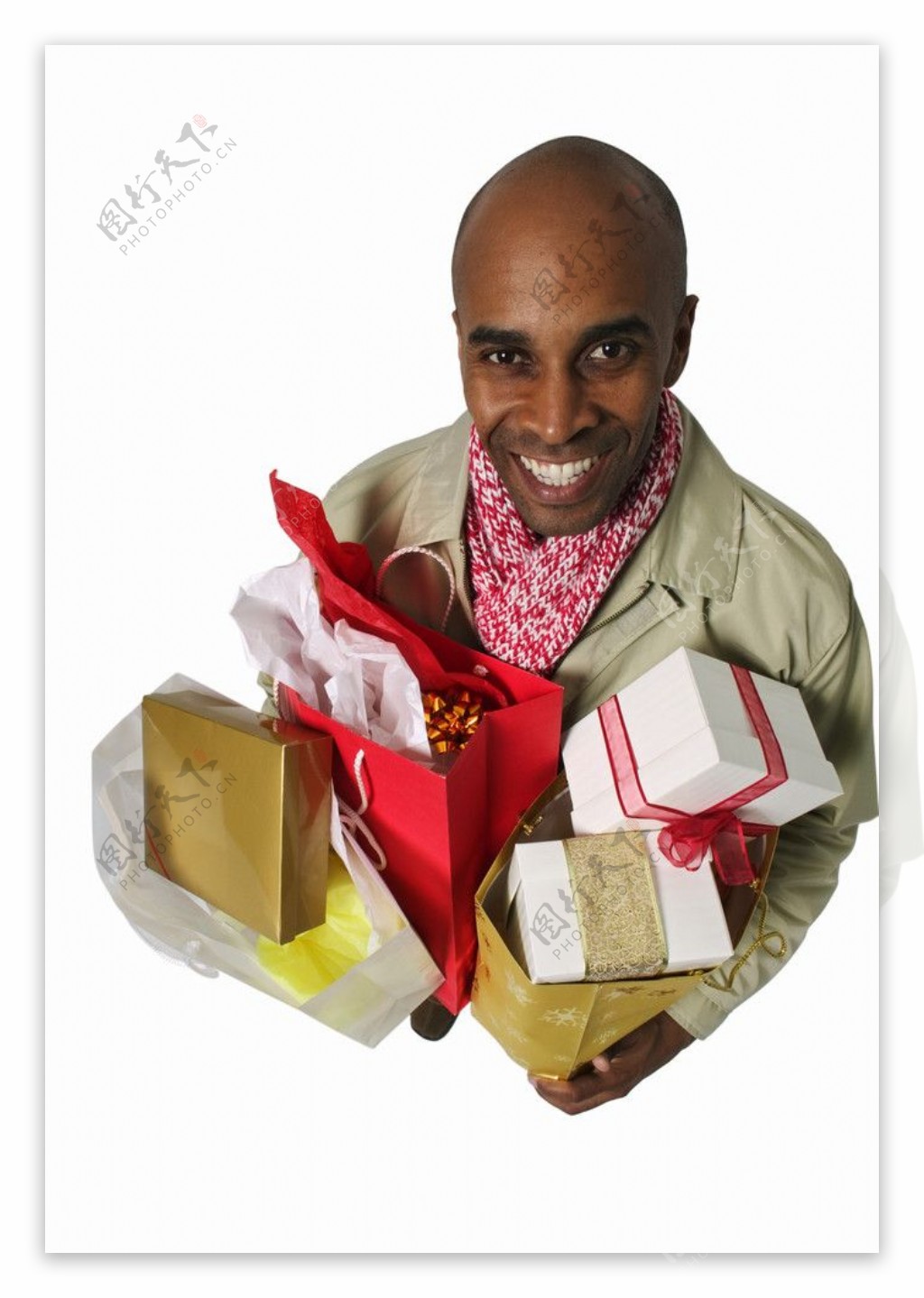 包装礼盒的微笑男士图片