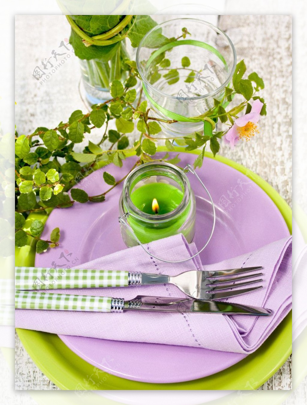 餐具餐桌餐巾图片