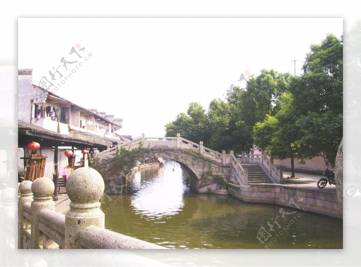 江南水乡拱桥图片