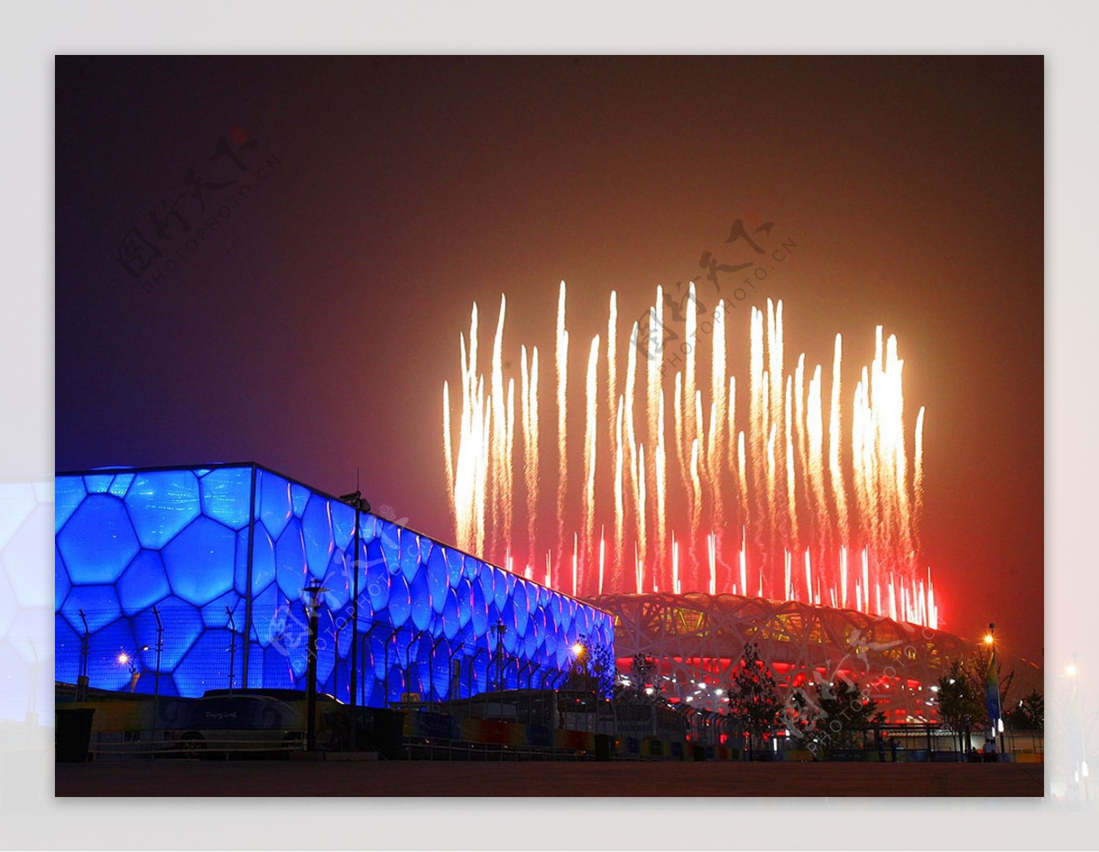 北京奥运会开幕式焰火鸟巢水立方图片