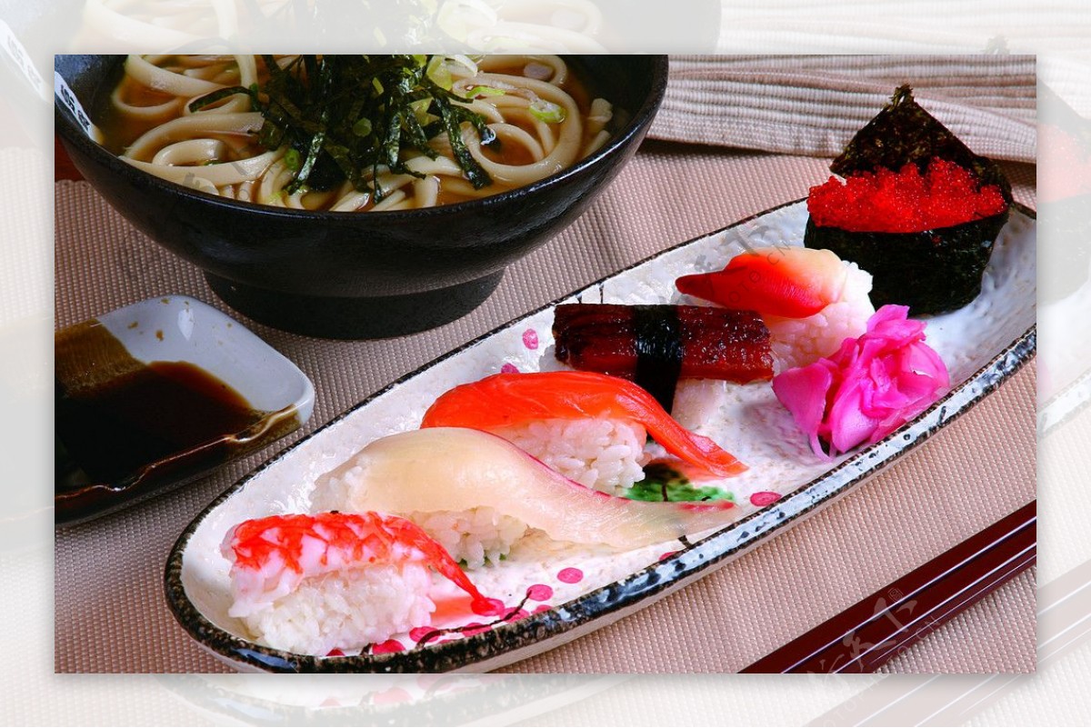 日本特色寿司大拼盘图片
