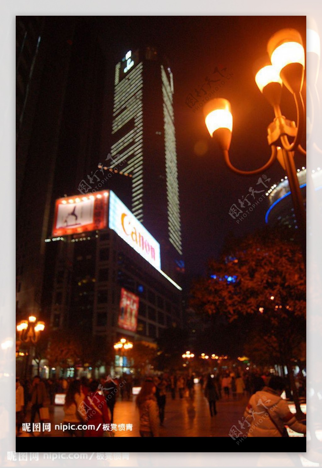 夜重庆世界贸易中心图片
