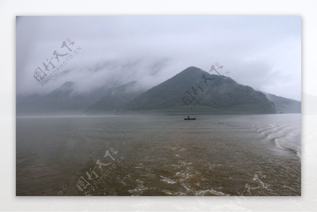 云雨青山湖图片
