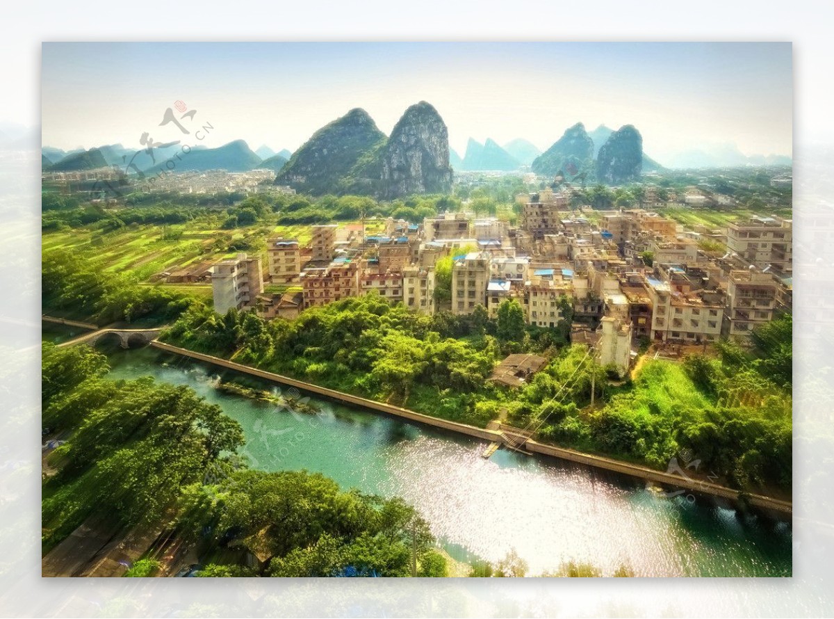 桂林穿山公园鸟瞰漓江城市图片