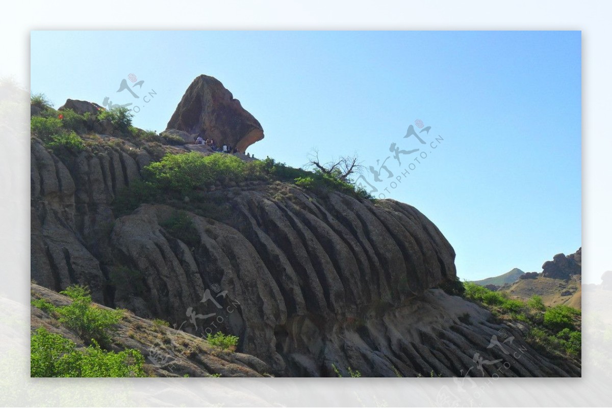 召庙桃石山侧景图片