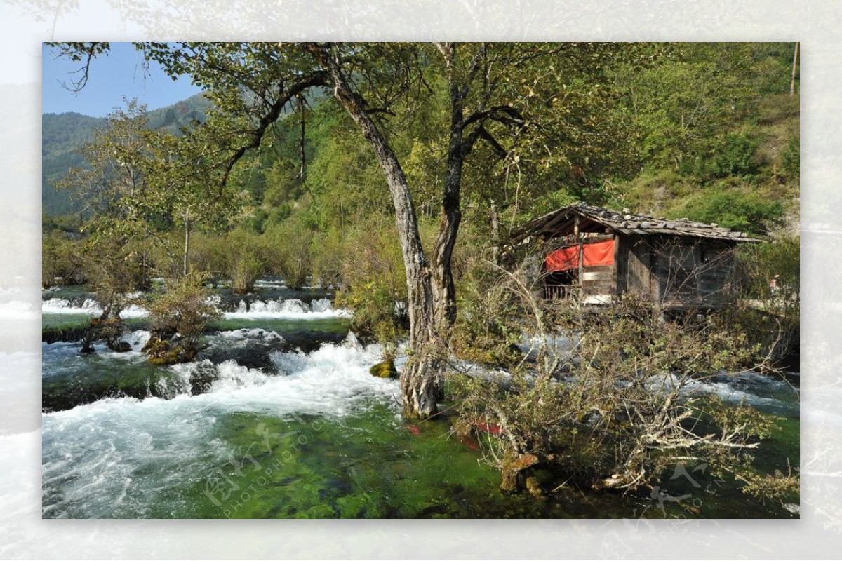 湖边小屋图片