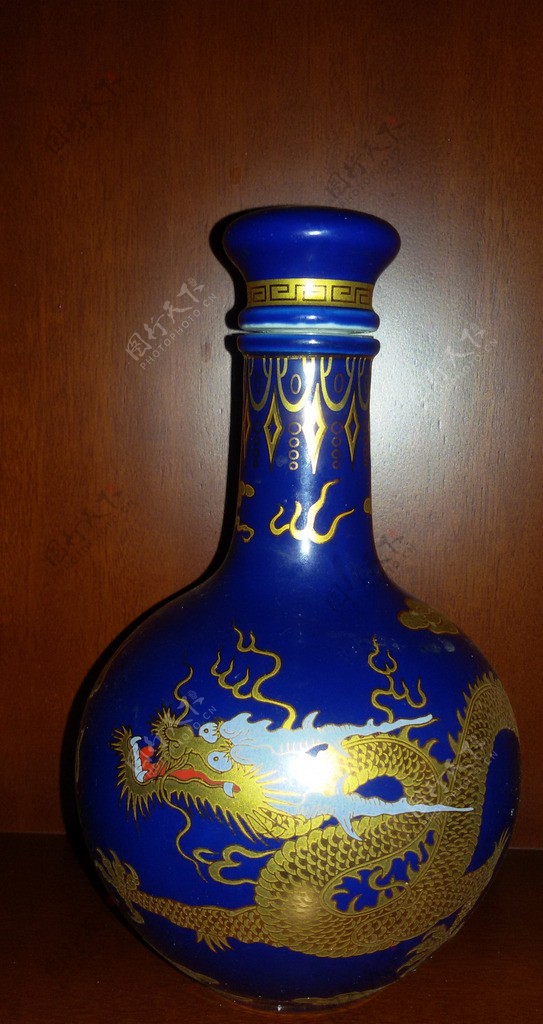 青花瓷酒瓶图片