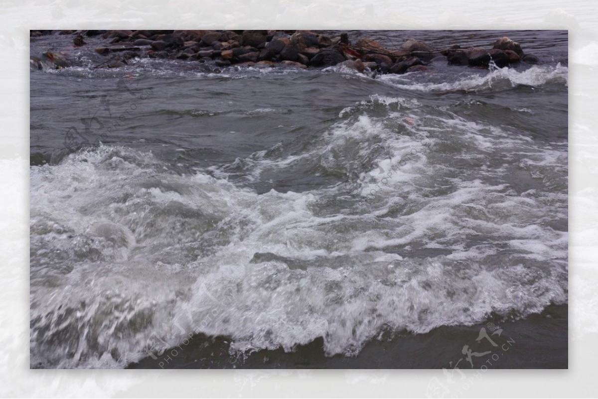 香溪堡端急的河水图片