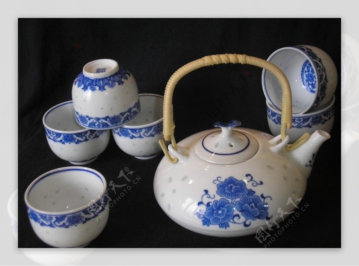 白瓷青花茶具图片