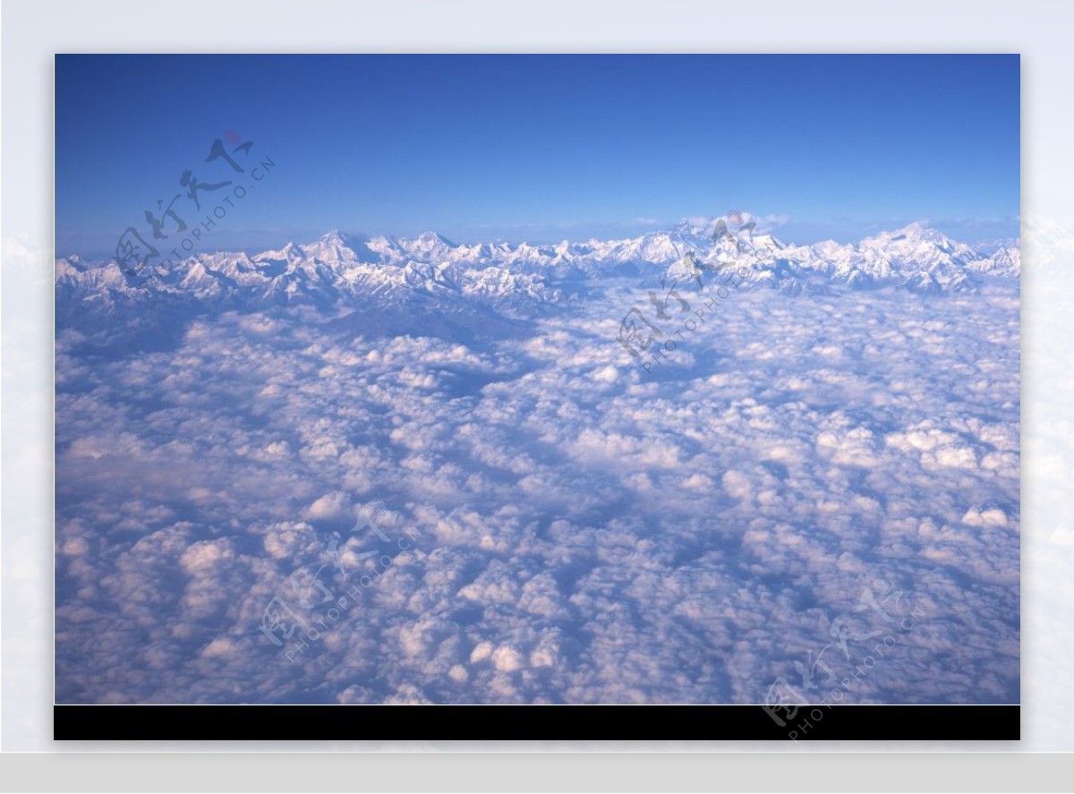 雪山云海图片