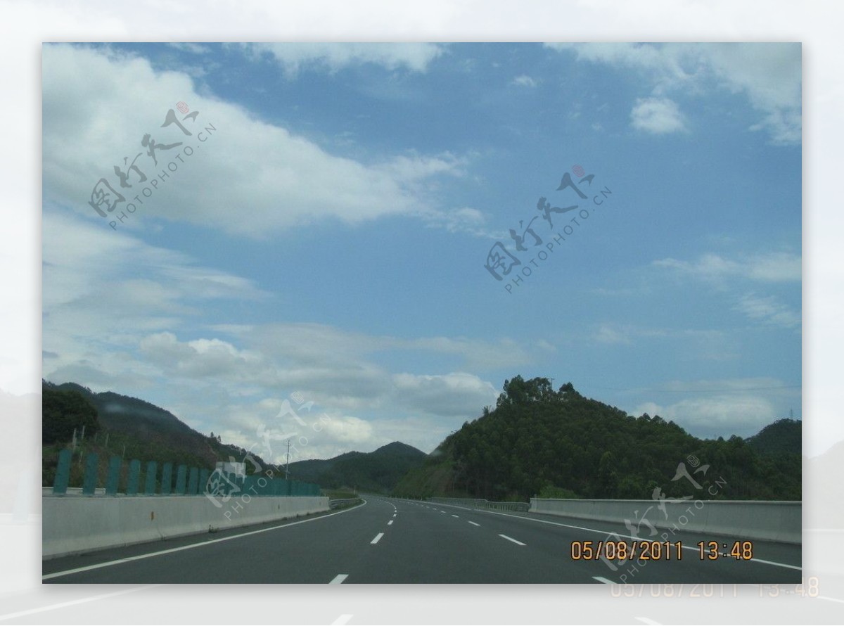 蓝天白云高速公路图片