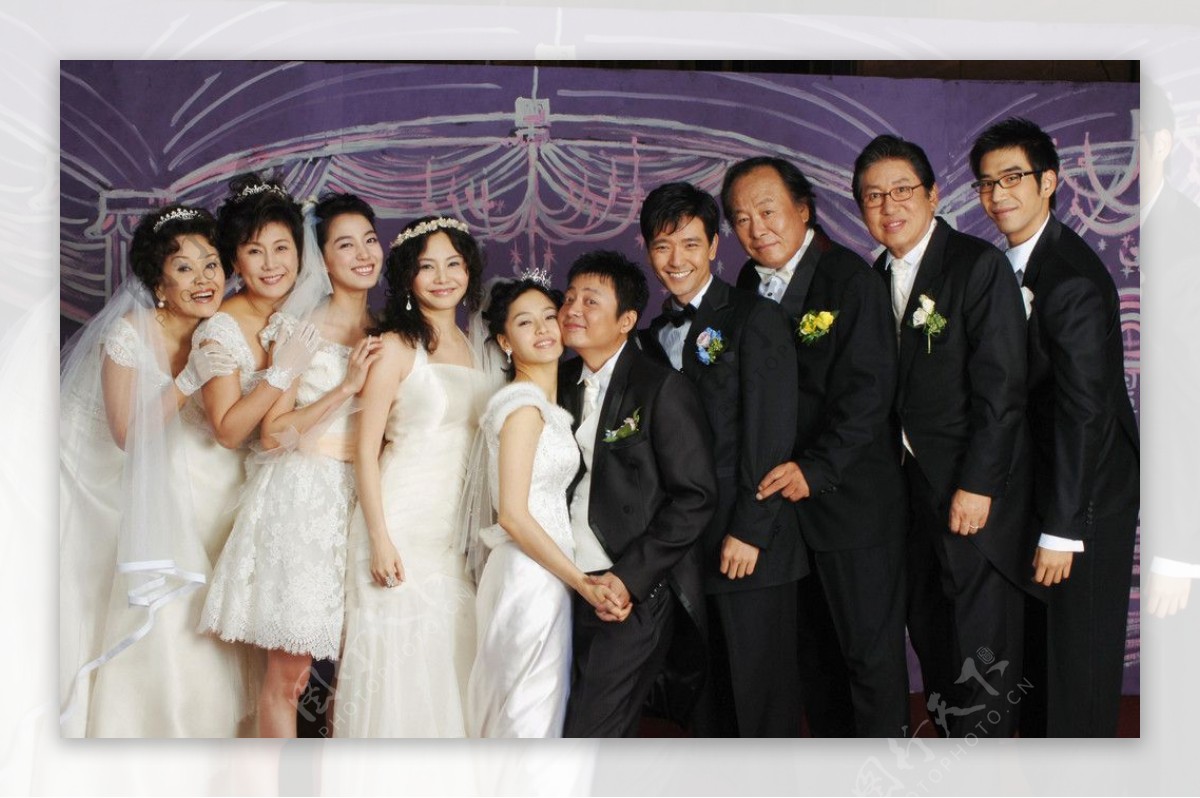 生活中的演戏中的情侣韩国伉俪婚纱结婚结婚照伴娘伴郎开心合影图片