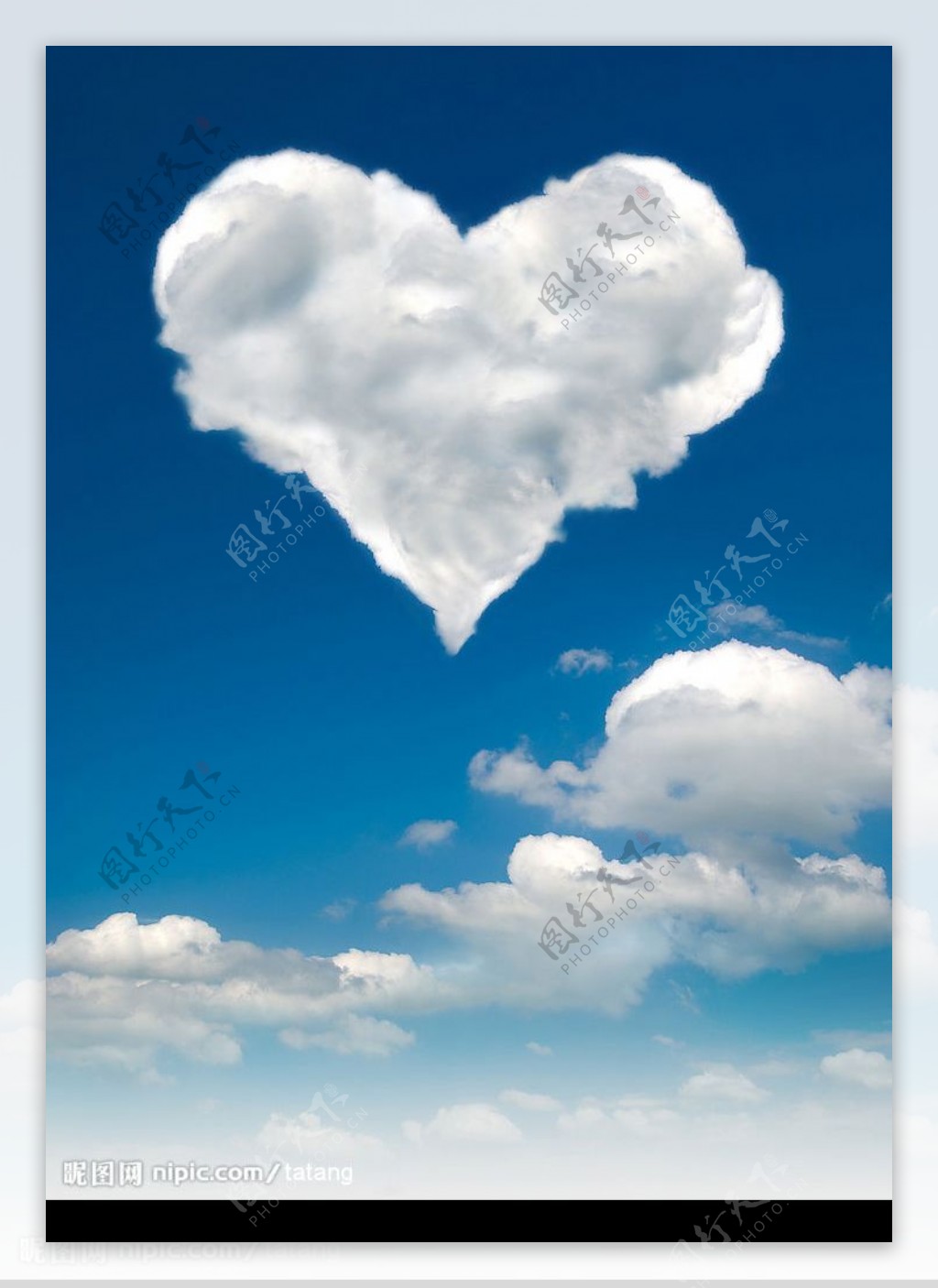 情人节心形云朵图片素材