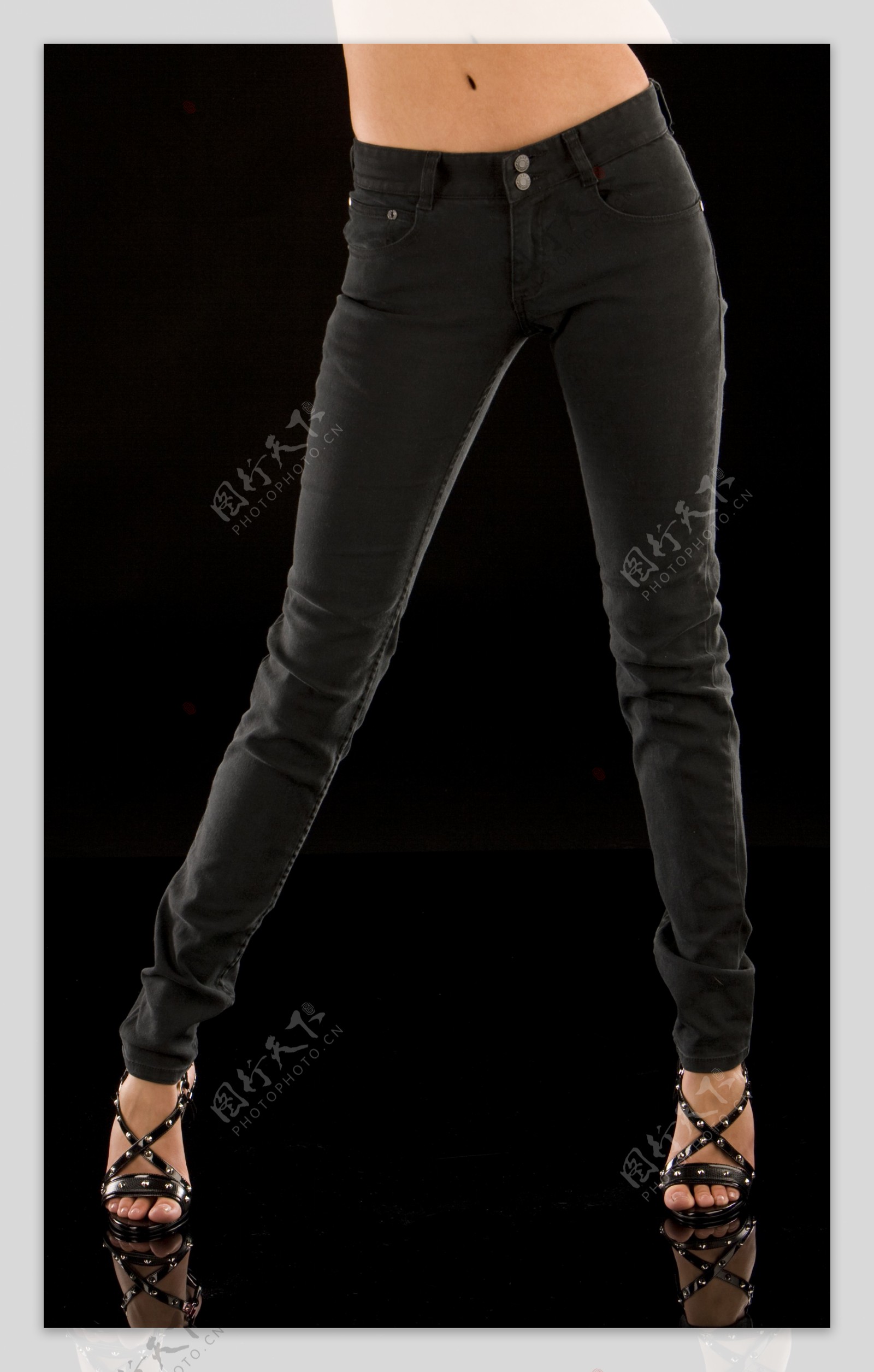 黑色女式牛仔裤图片
