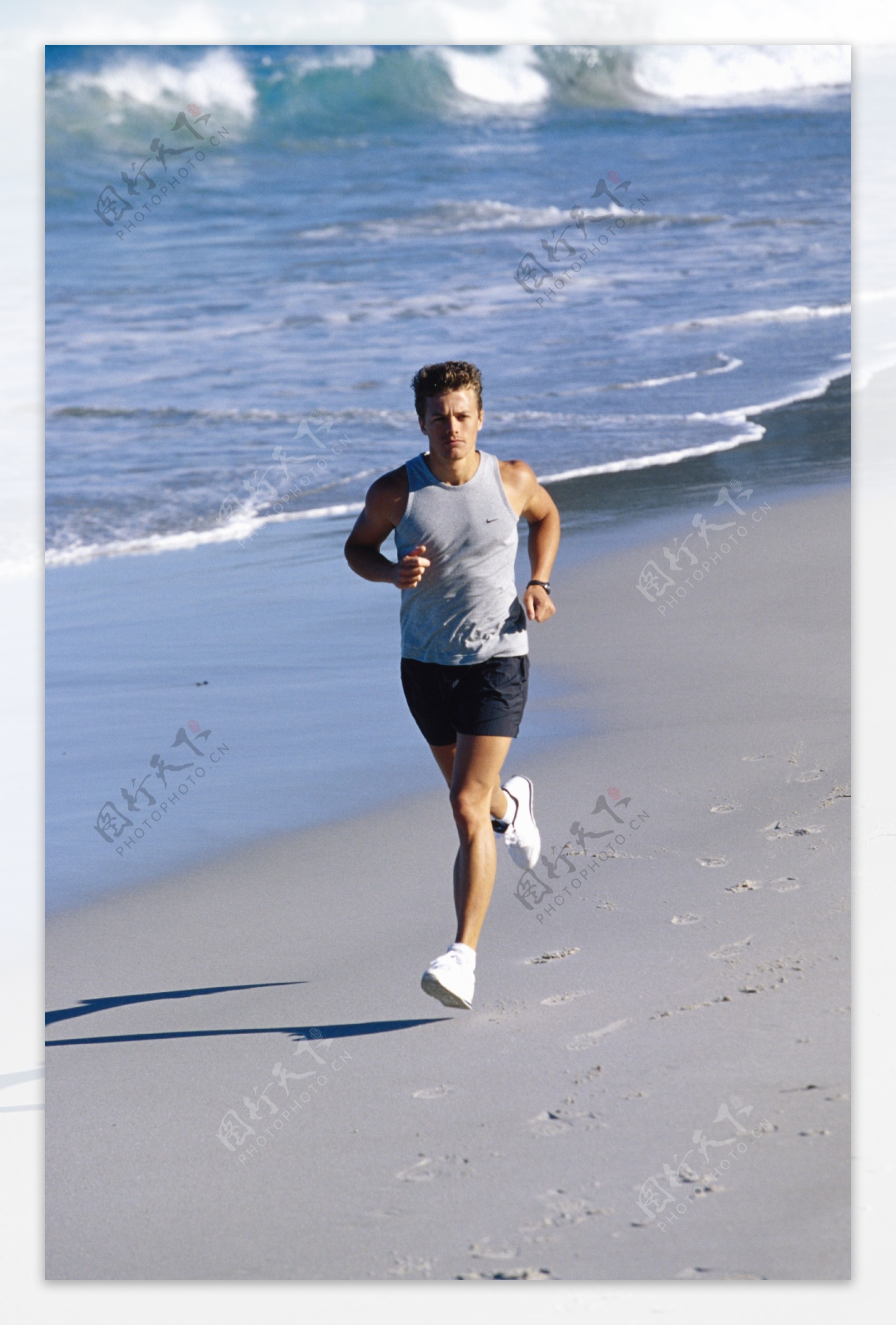 跑步男人健身健美图片