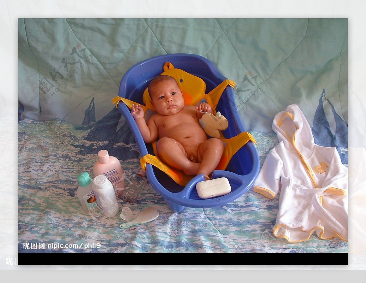婴儿怎么洗澡（如何给婴幼儿洗澡）-幼儿百科-魔术铺