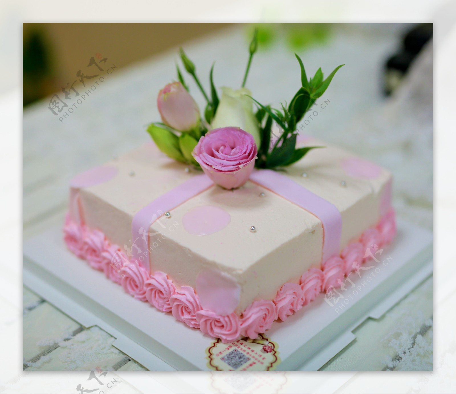 粉红方形蛋糕