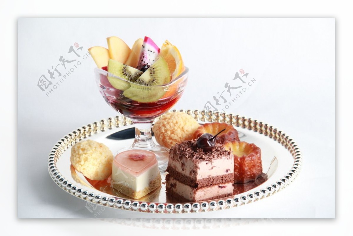 美味的食物-水果蛋糕拼盘高清摄影大图-千库网