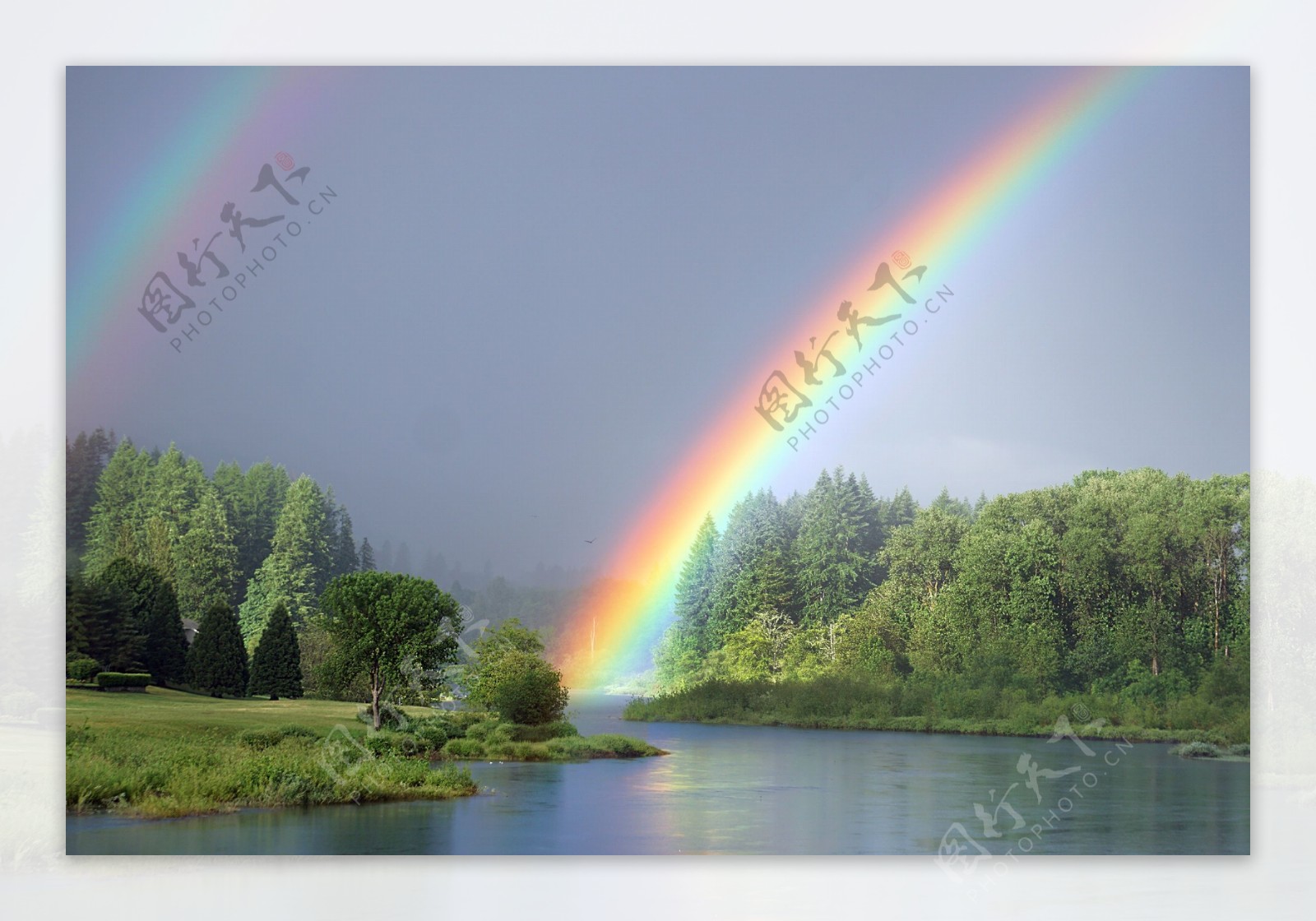 天上有彩虹的美丽风景 库存照片. 图片 包括有 华美, 绿色, 梦想, 草甸, 高度, 横向, 着色, 颜色 - 190337606