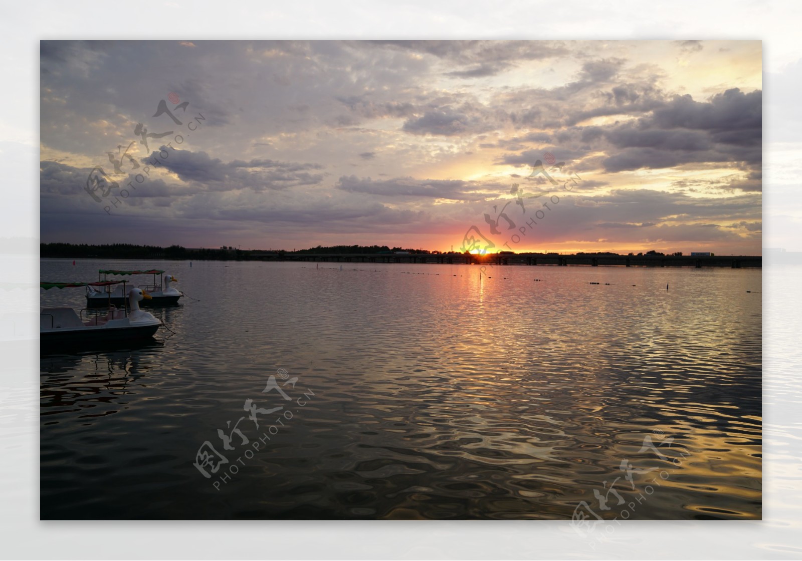 沈阳丁香湖黄昏夕阳