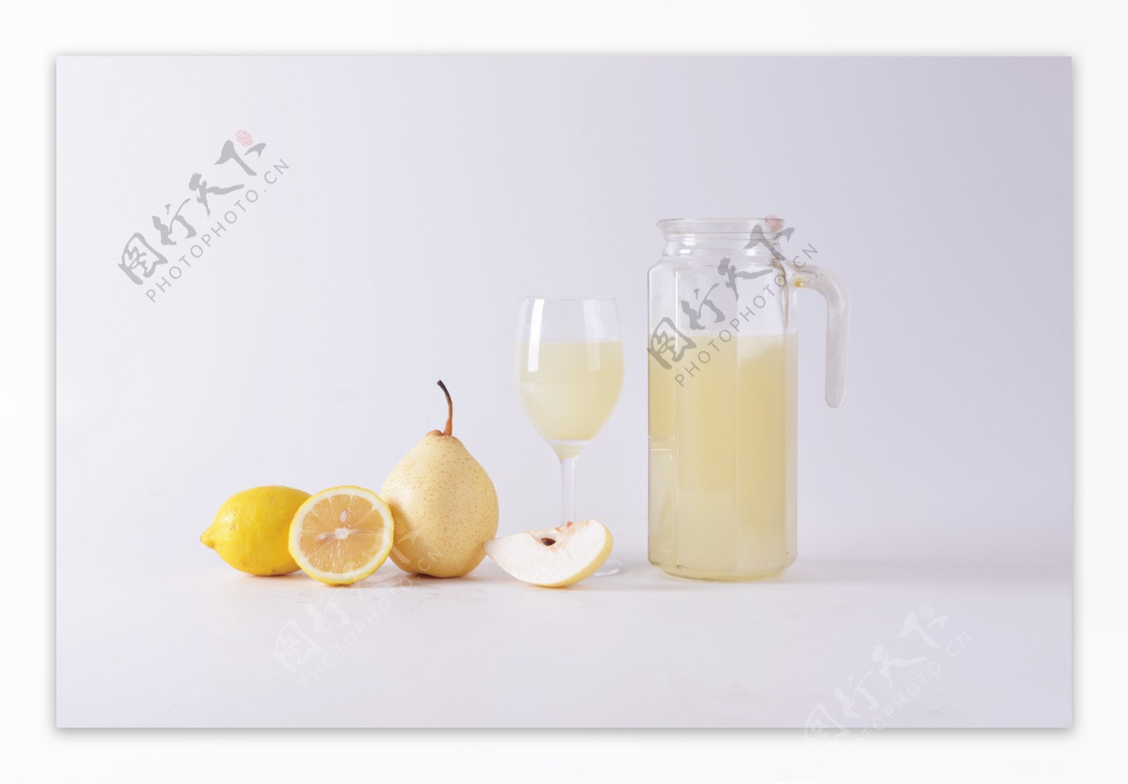 梨柠檬榨汁果汁