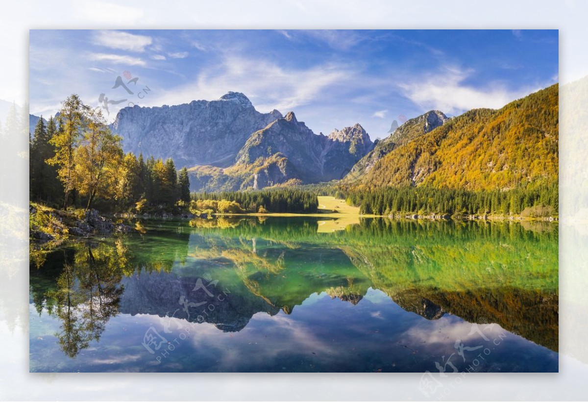 高山湖面景色高清