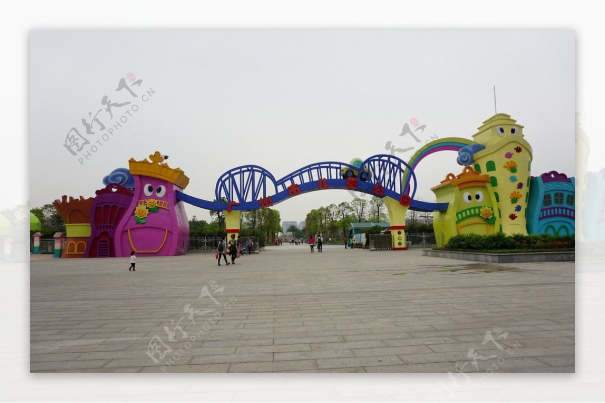白天广州市儿童公园正门