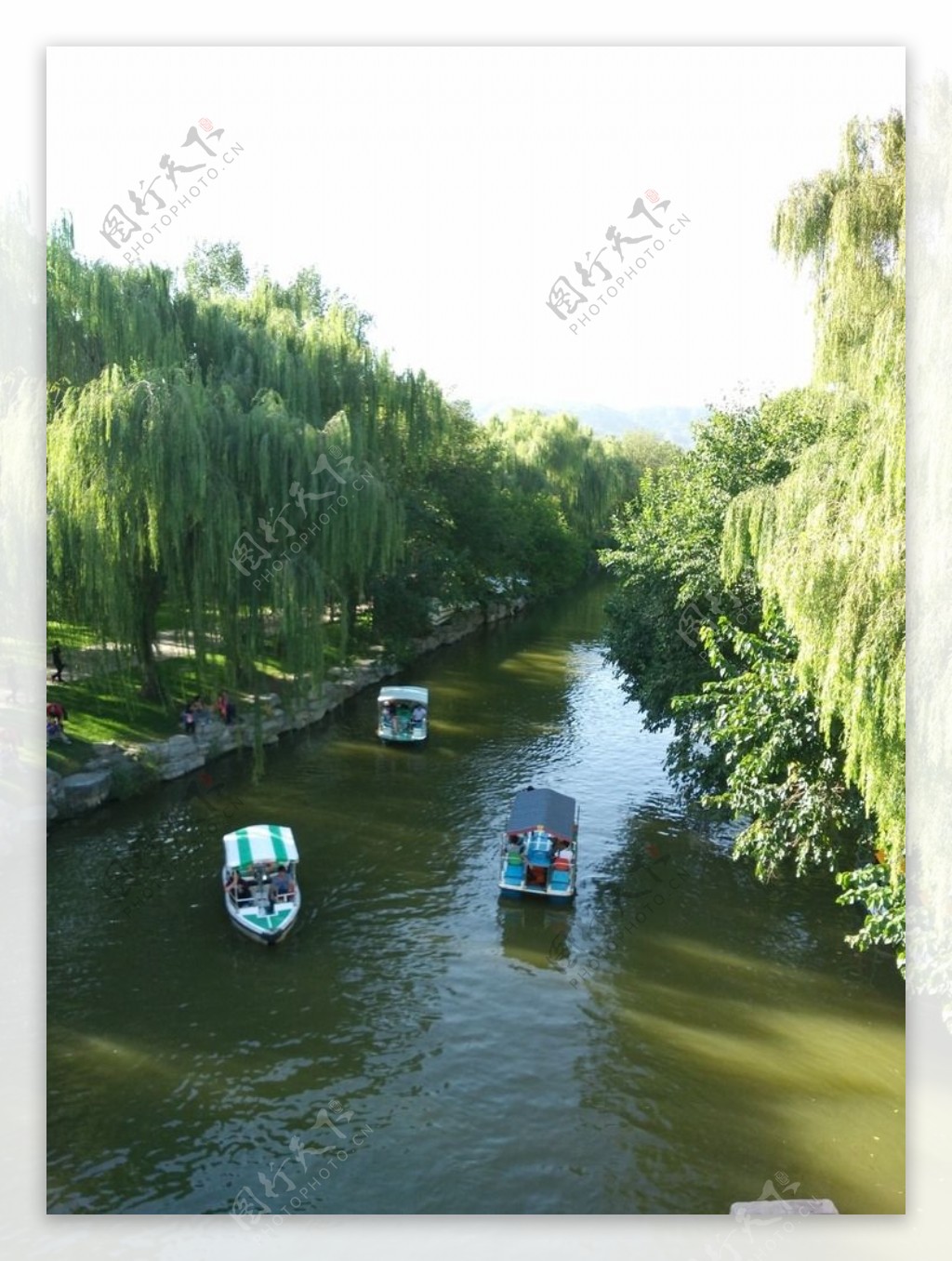 颐和园杨柳河岸