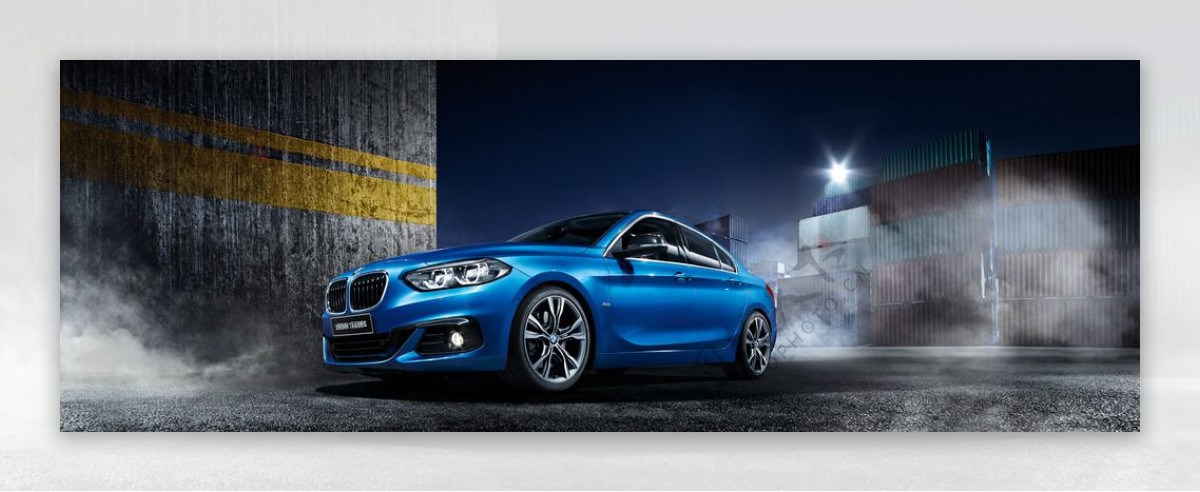 夜色中奔跑的BMW1系