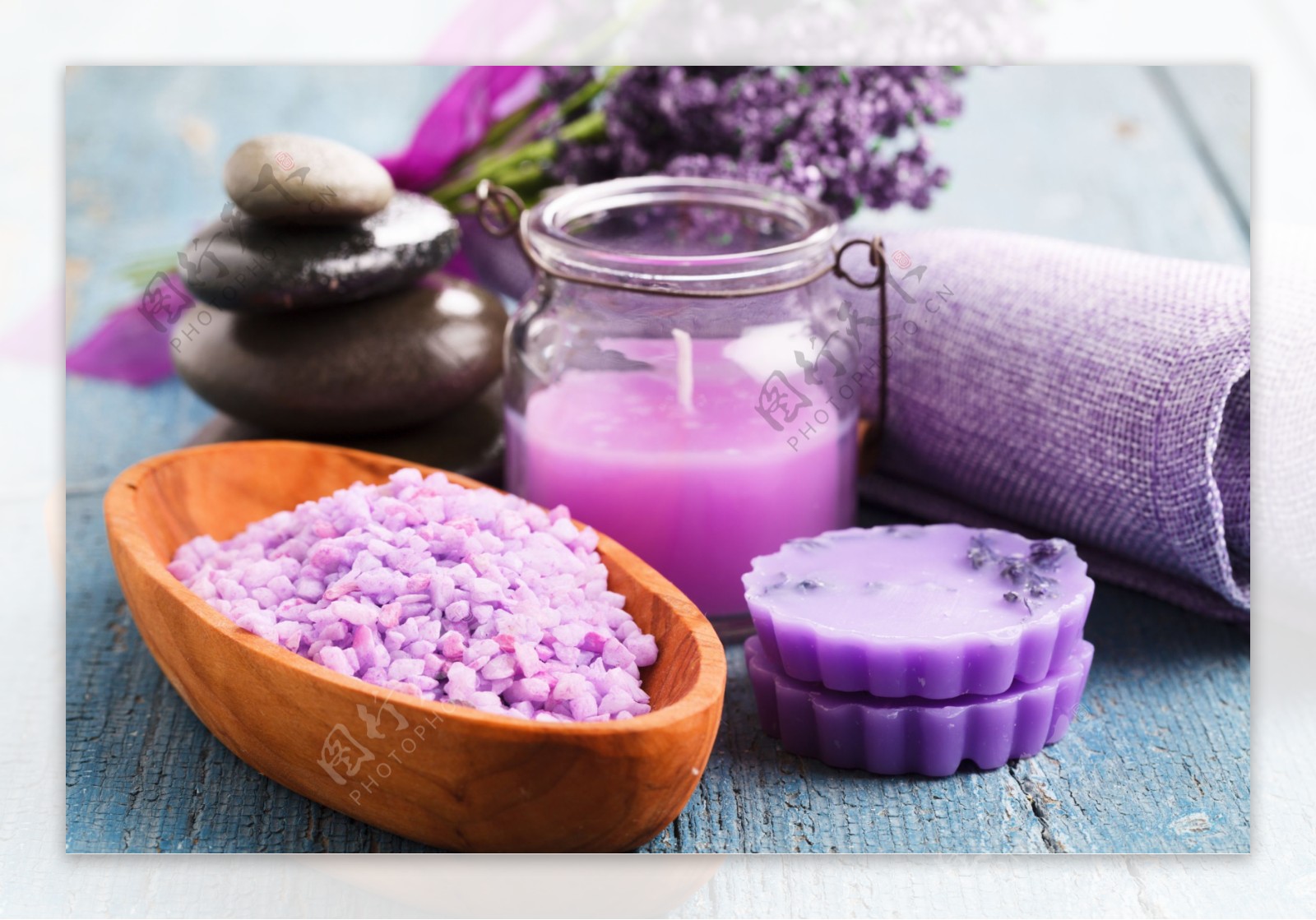 紫色薰衣草浴盐与香皂图片
