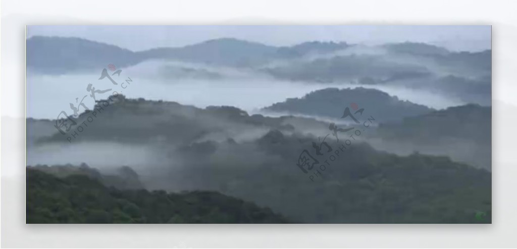 山林之间云雾环绕云层雾气山峰实拍视频素材