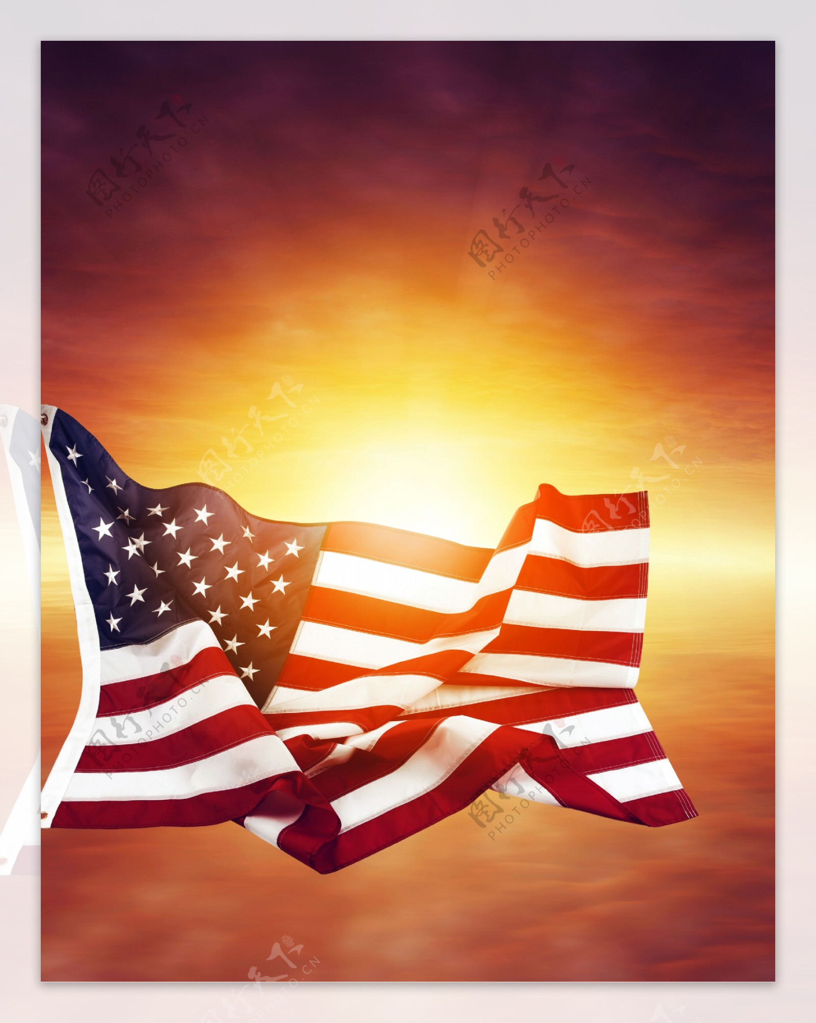 阳光下的美国国旗图片
