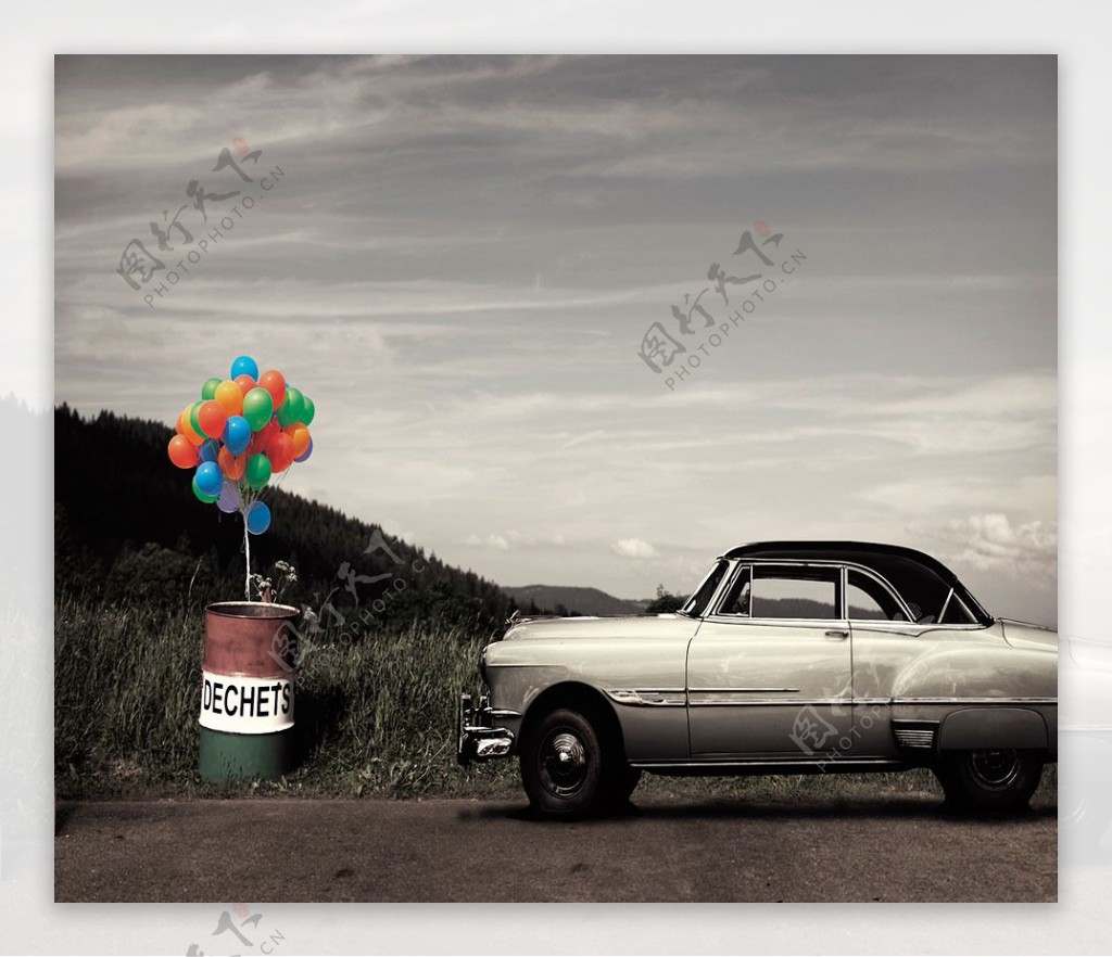 老爷车与气球铁桶影楼摄影背景图片