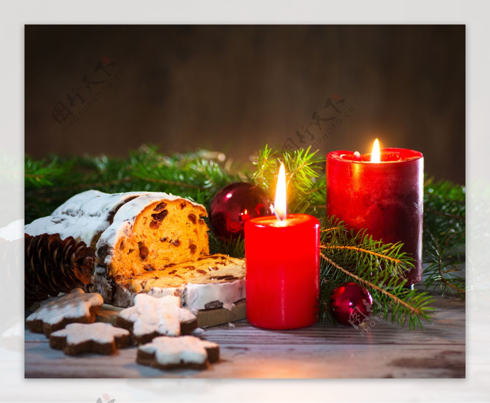 圣诞节蜡烛与面包高清图片
