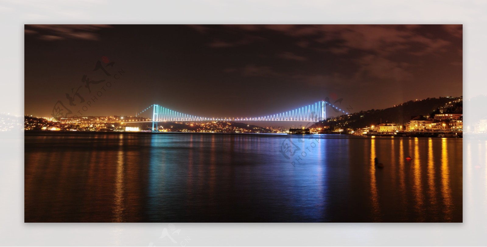 夜晚的跨江大桥美景