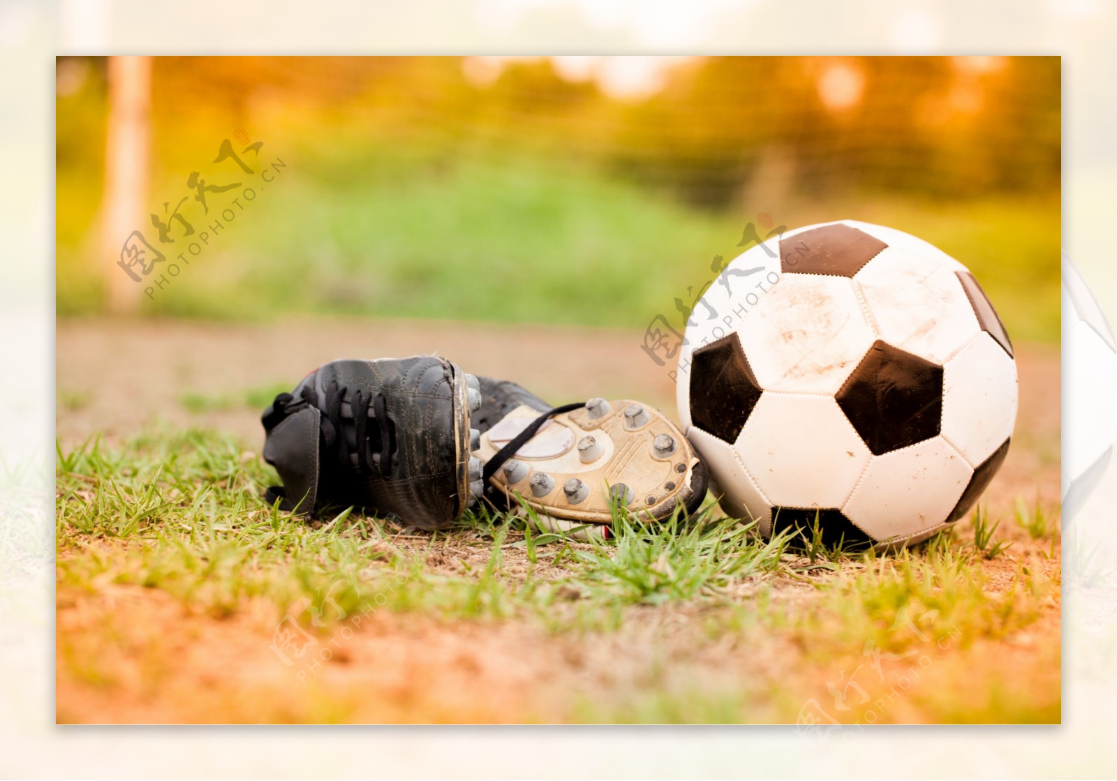 足球与球鞋摄影图片