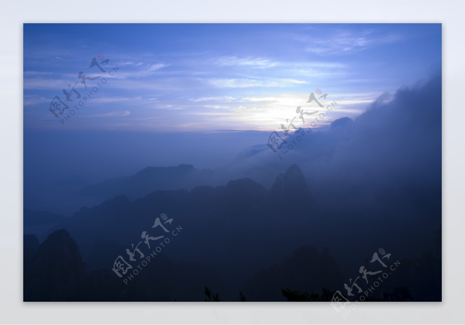 日出前的黄山美景图片