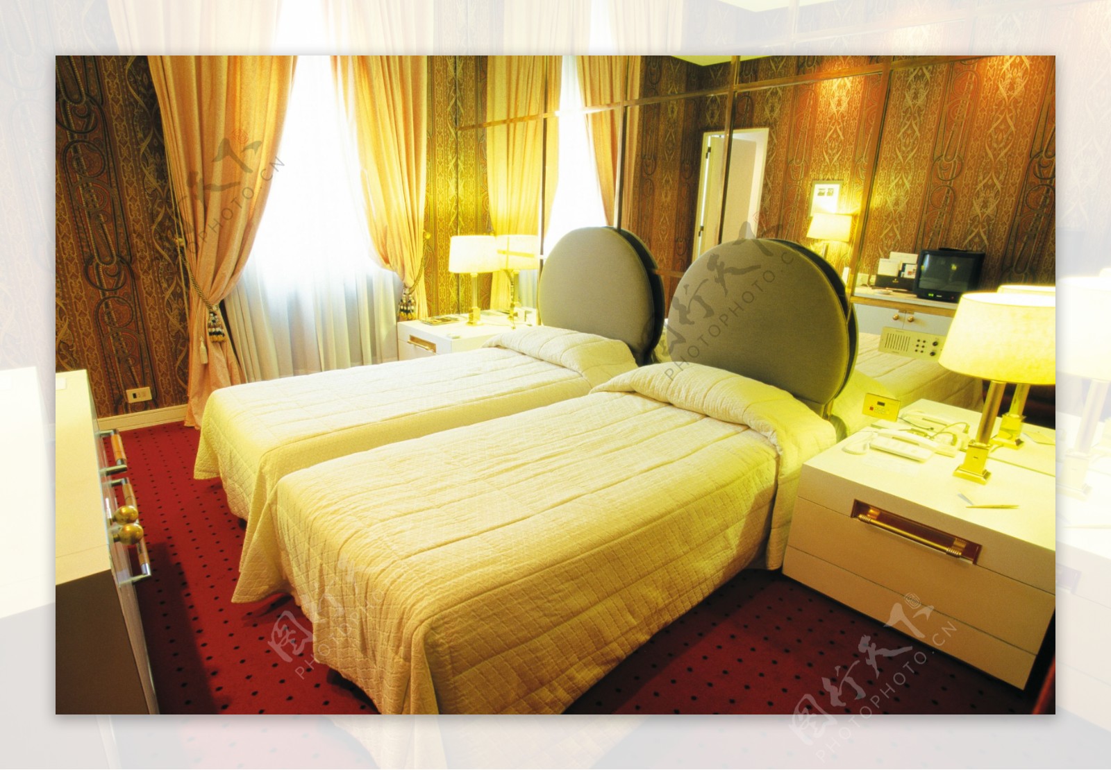 华丽温馨的酒店卧室图片